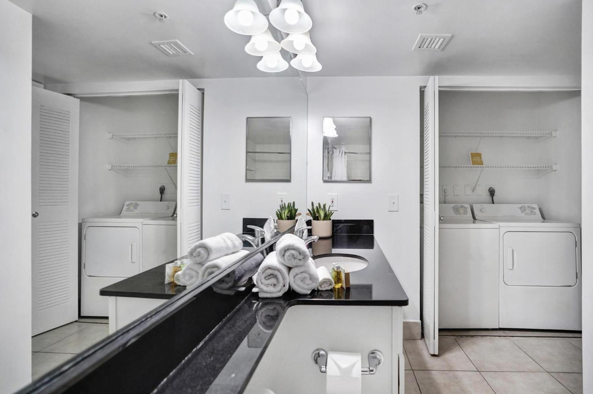 Dharma Home Suites Coral Gables At Gables Grand Plaza Miami Szoba fotó