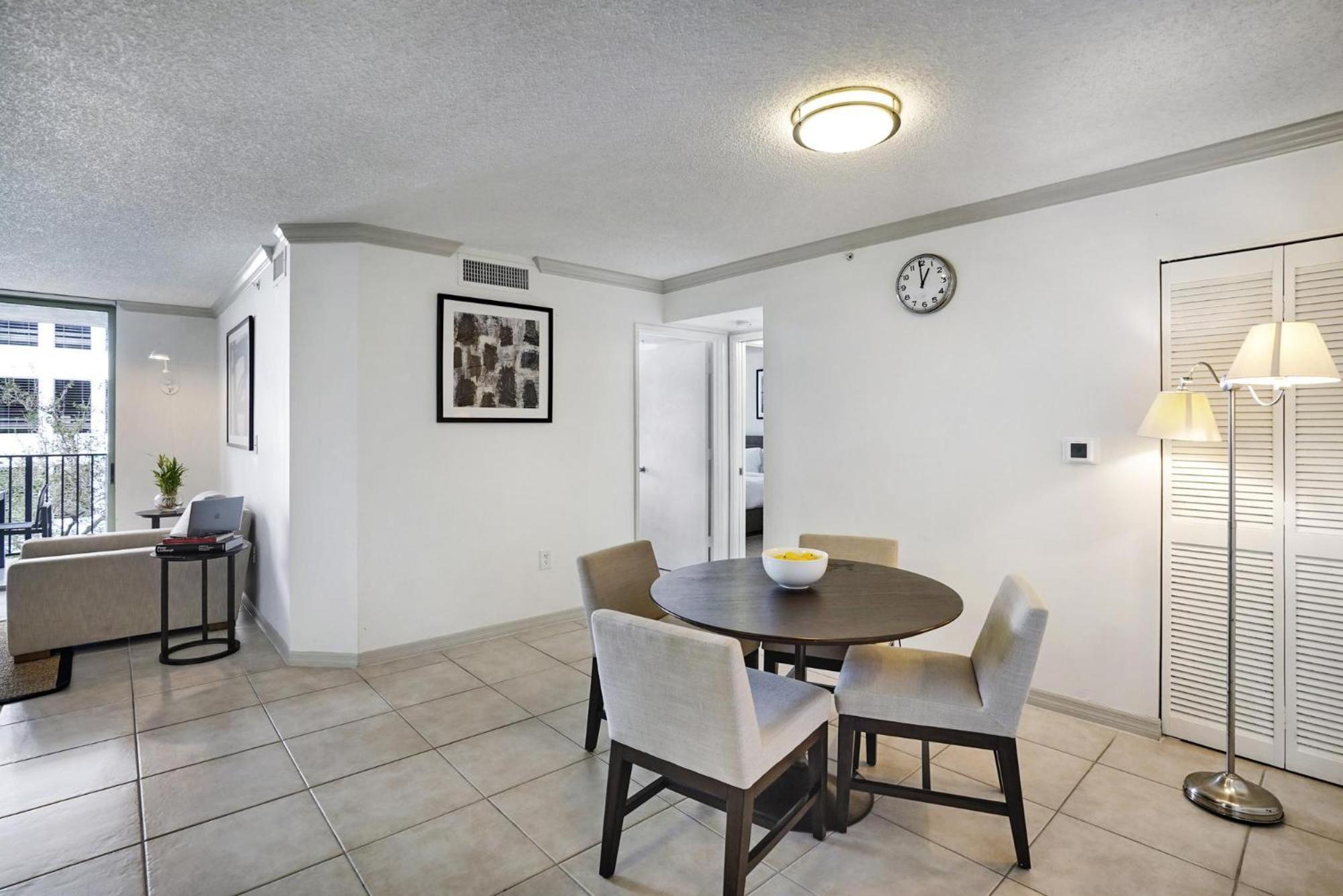 Dharma Home Suites Coral Gables At Gables Grand Plaza Miami Szoba fotó