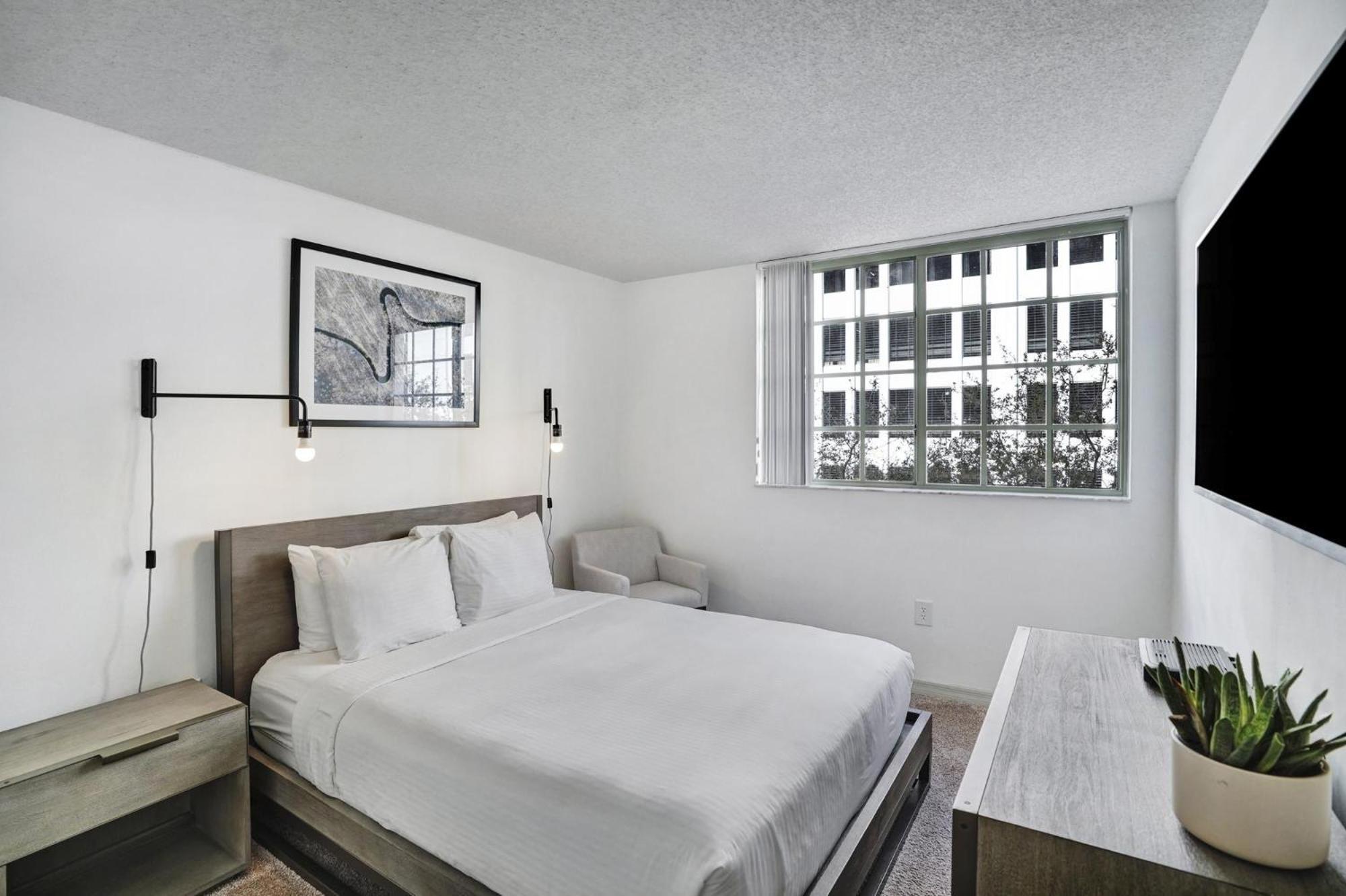 Dharma Home Suites Coral Gables At Gables Grand Plaza Miami Szoba fotó