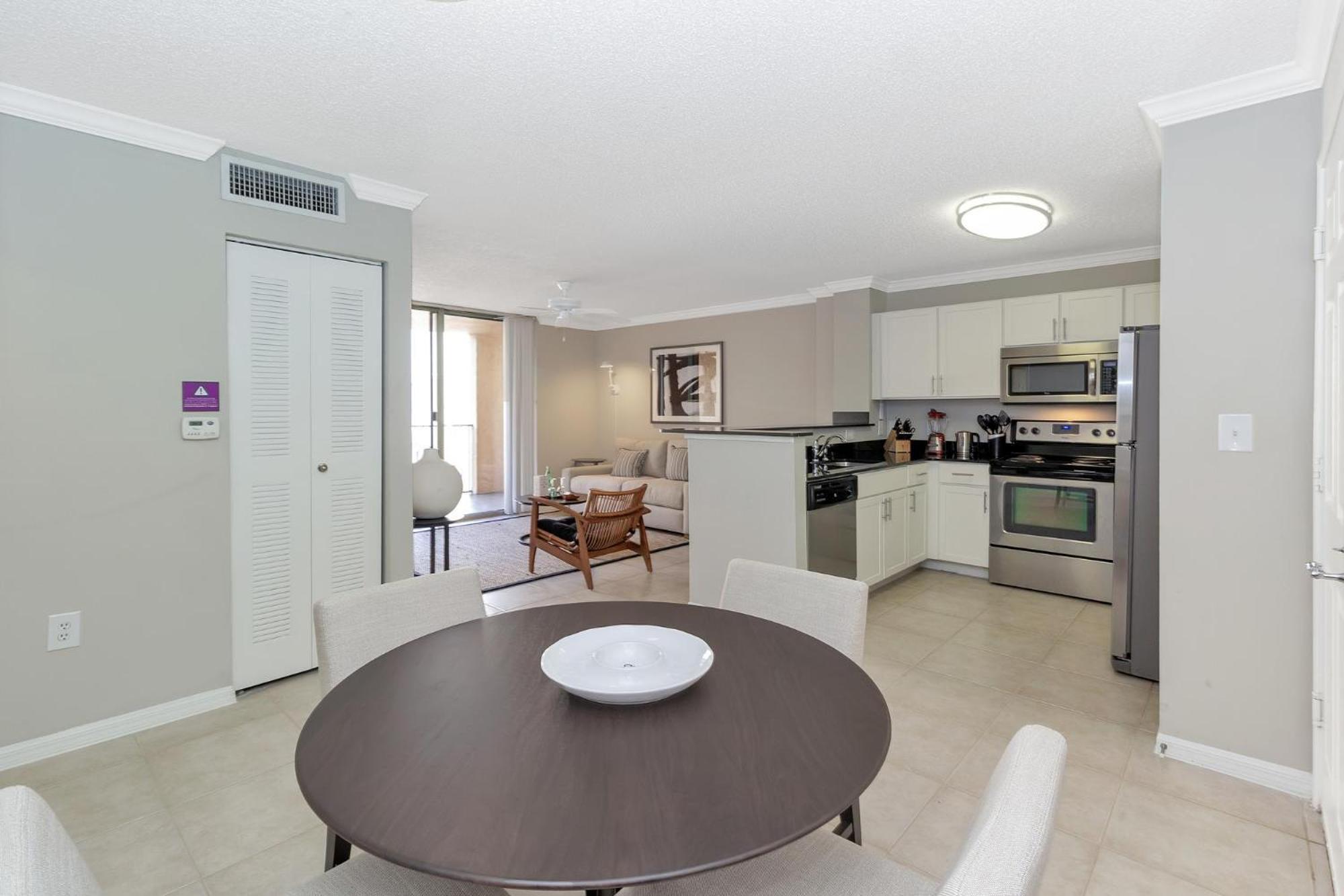 Dharma Home Suites Coral Gables At Gables Grand Plaza Miami Szoba fotó